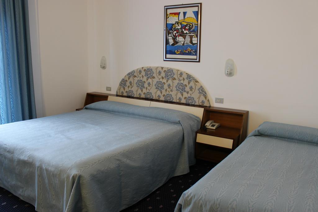 Hotel Pinolo Губбіо Екстер'єр фото