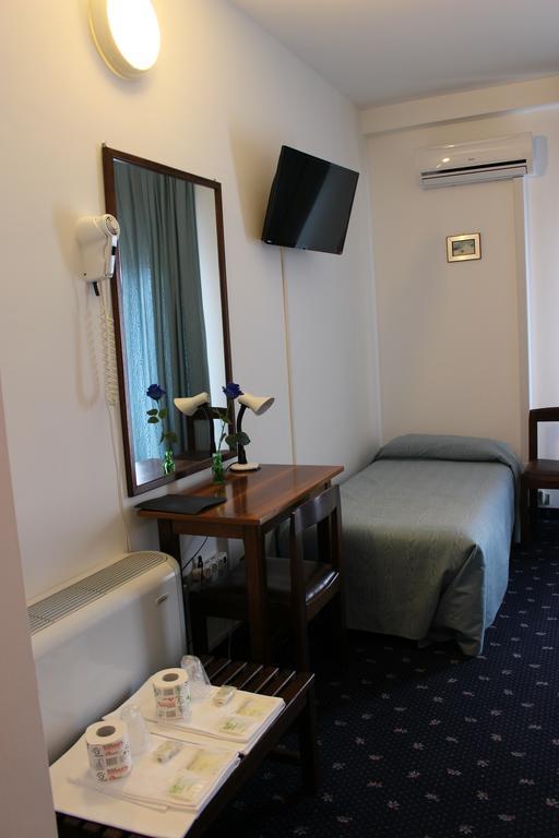 Hotel Pinolo Губбіо Екстер'єр фото