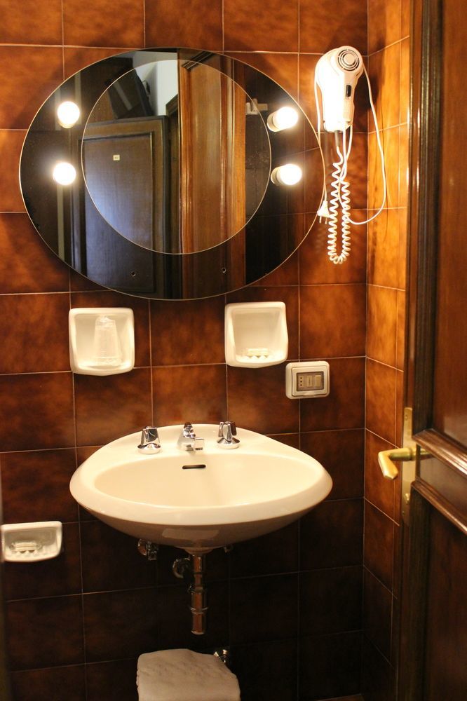 Hotel Pinolo Губбіо Екстер'єр фото